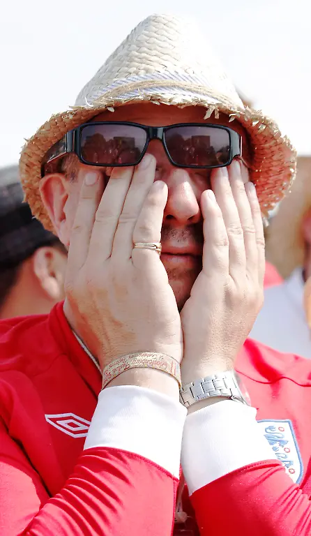 2010-06-27T152449Z-01-LON108-RTRMDNP-3-MUSIC-GLASTONBURY-JPG6821774664738526630