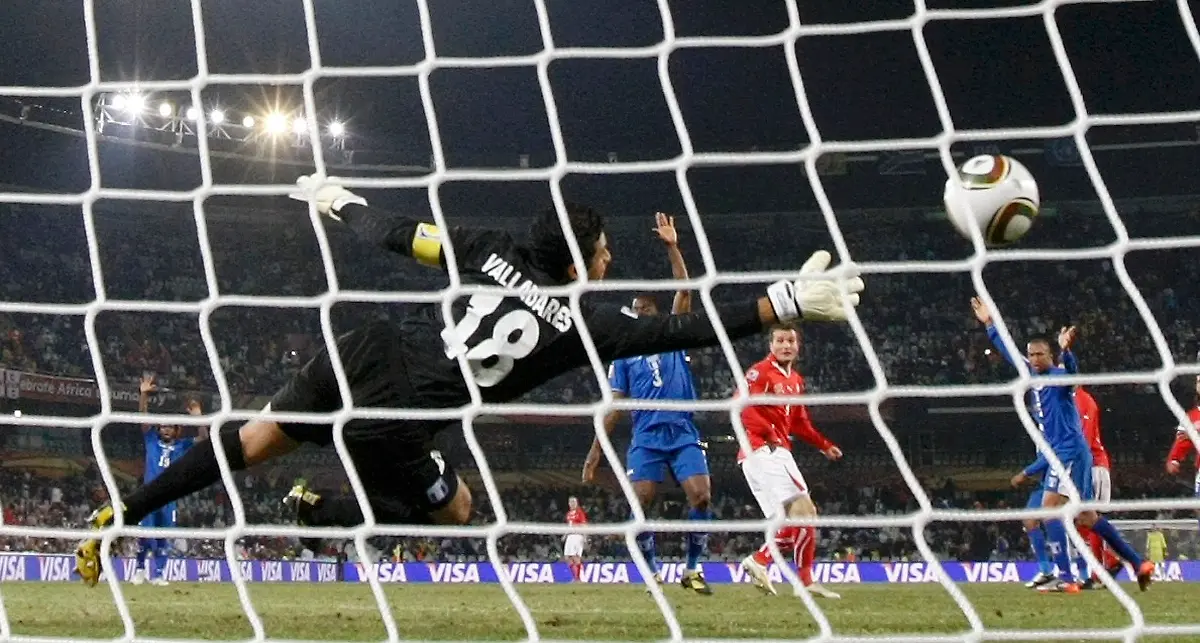 2010-06-25T202212Z-01-AA30-RTRMDNP-3-SOCCER-WORLD-JPG6128006515353295851