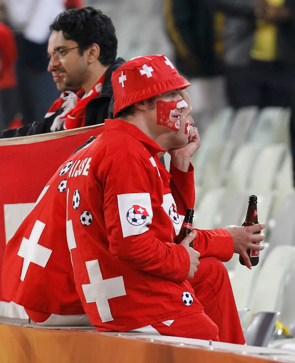 2010-06-25T210202Z-01-AA47-RTRMDNP-3-SOCCER-WORLD-JPG7903235673159384193