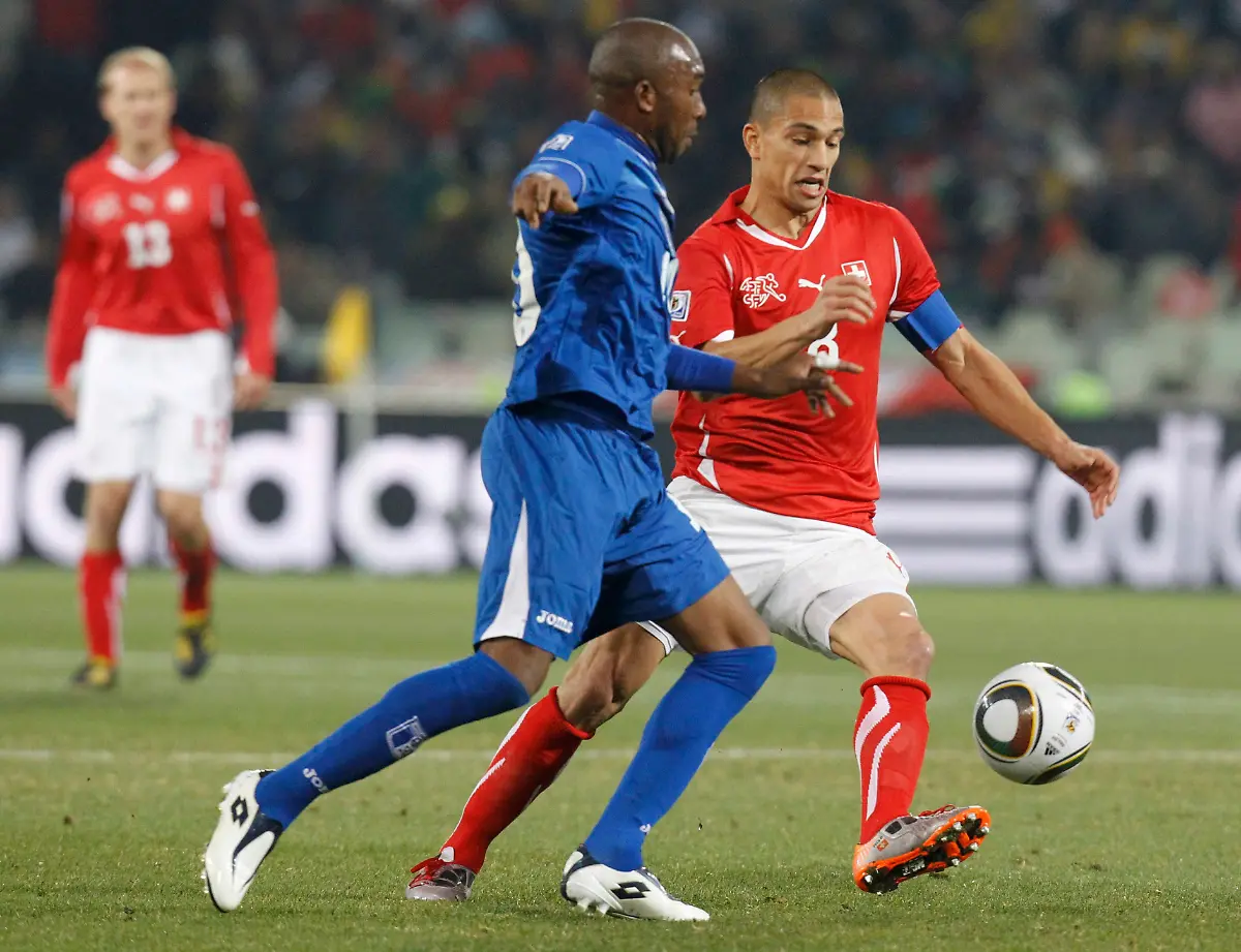 2010-06-25T190131Z-01-WCP705-RTRMDNP-3-SOCCER-WORLD-JPG7541816976124913676