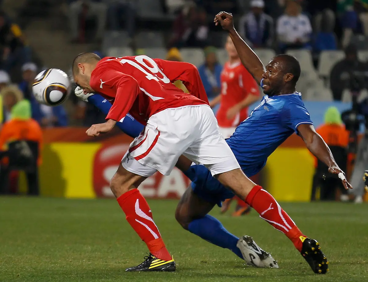 2010-06-25T185842Z-01-AA15-RTRMDNP-3-SOCCER-WORLD-JPG8936454014321506646