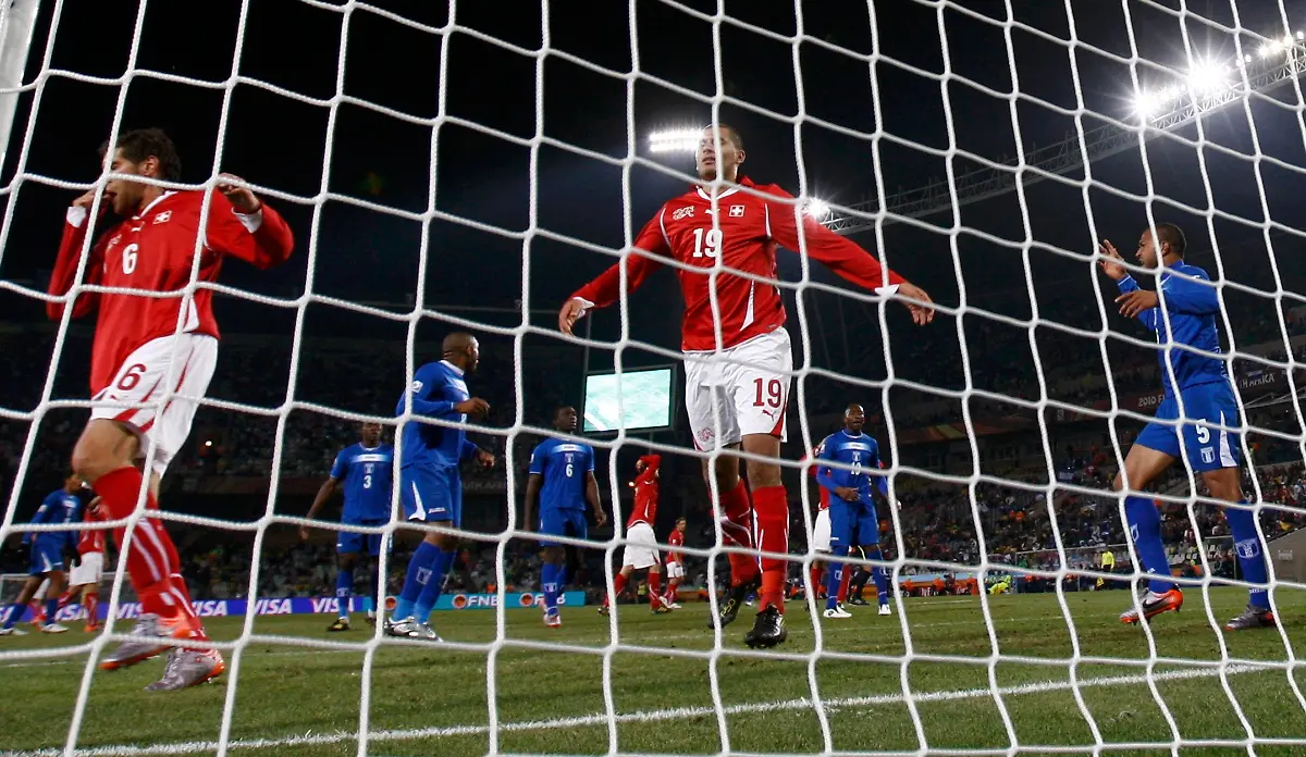 2010-06-25T200519Z-01-WCP716-RTRMDNP-3-SOCCER-WORLD-JPG5419124245827156717