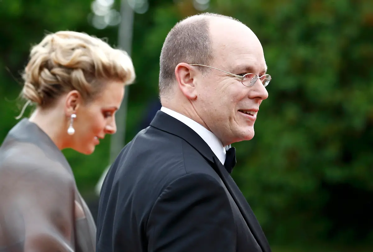 2010-06-18T160754Z-01-STO823-RTRMDNP-3-SWEDEN-ROYALS-WEDDING-JPG2396747378203584943