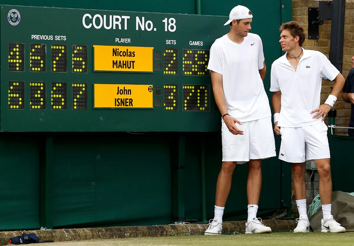 2010-06-24T161857Z-01-WIM137-RTRMDNP-3-TENNIS-WIMBLEDON-JPG4519958962537127346