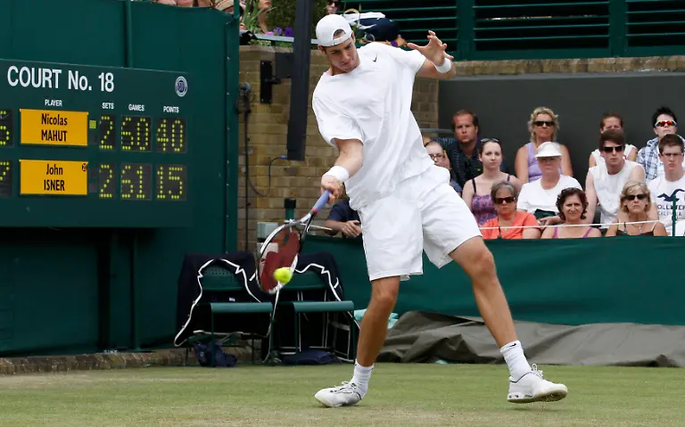 2010-06-24T155032Z-01-WIM122-RTRMDNP-3-TENNIS-WIMBLEDON-JPG6332161121529640462