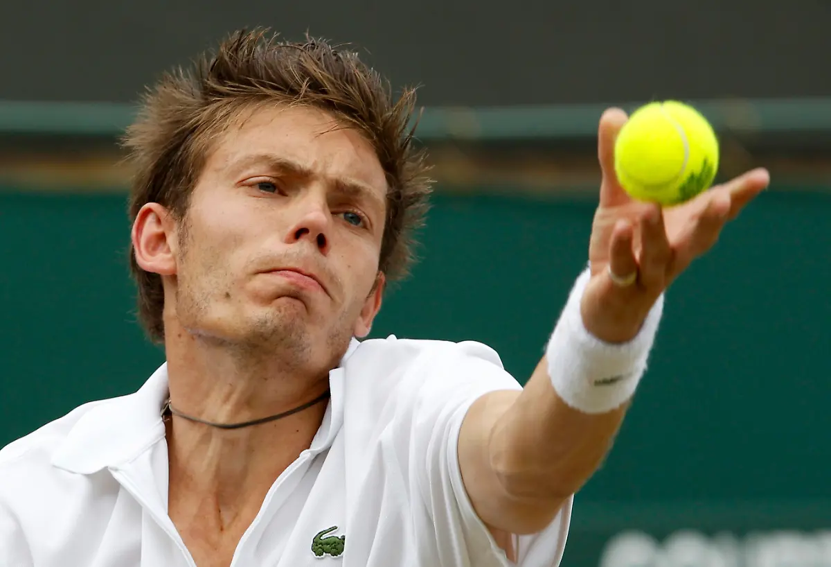 2010-06-24T150820Z-01-WIM99-RTRMDNP-3-TENNIS-WIMBLEDON-JPG5542272498217739122