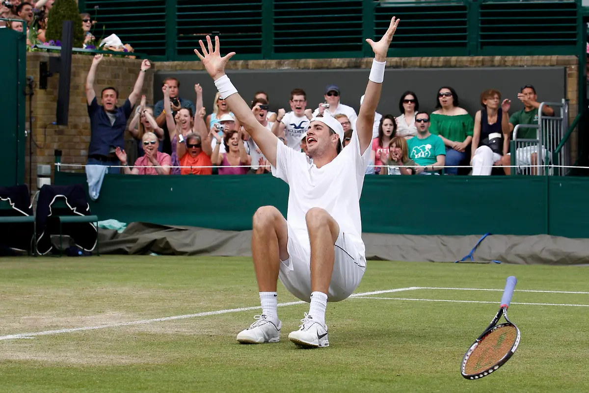 2010-06-24T155917Z-01-WIM-RTRMDNP-3-TENNIS-WIMBLEDON-JPG3783790099494421717