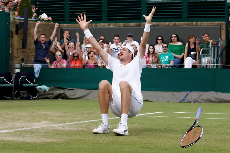 2010-06-24T155917Z-01-WIM-RTRMDNP-3-TENNIS-WIMBLEDON-JPG3783790099494421717