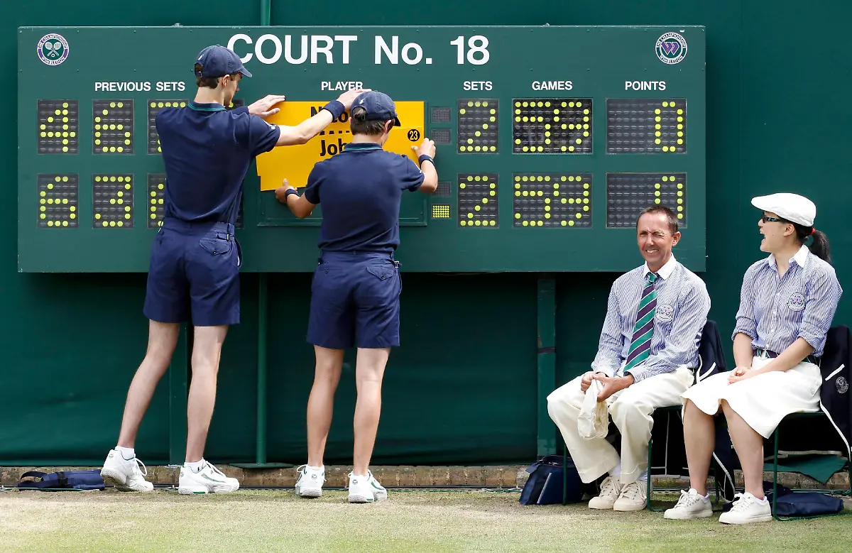 2010-06-24T152013Z-01-WIM107-RTRMDNP-3-TENNIS-WIMBLEDON-JPG7403973520026142013