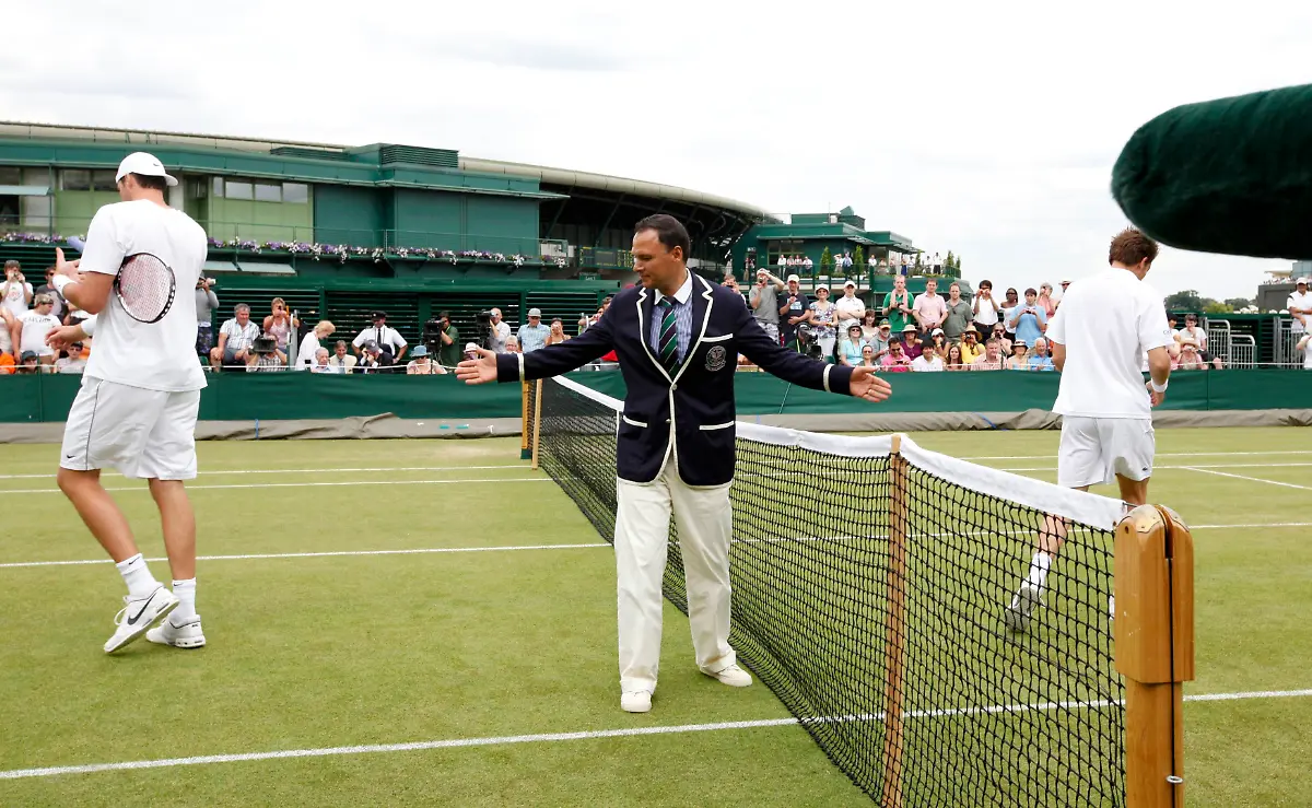 2010-06-24T152538Z-01-WIM110-RTRMDNP-3-TENNIS-WIMBLEDON-JPG160172490548506575