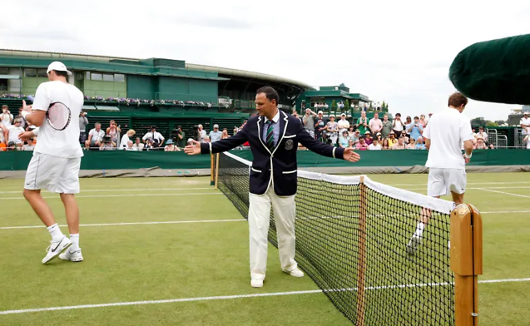 2010-06-24T152538Z-01-WIM110-RTRMDNP-3-TENNIS-WIMBLEDON-JPG160172490548506575