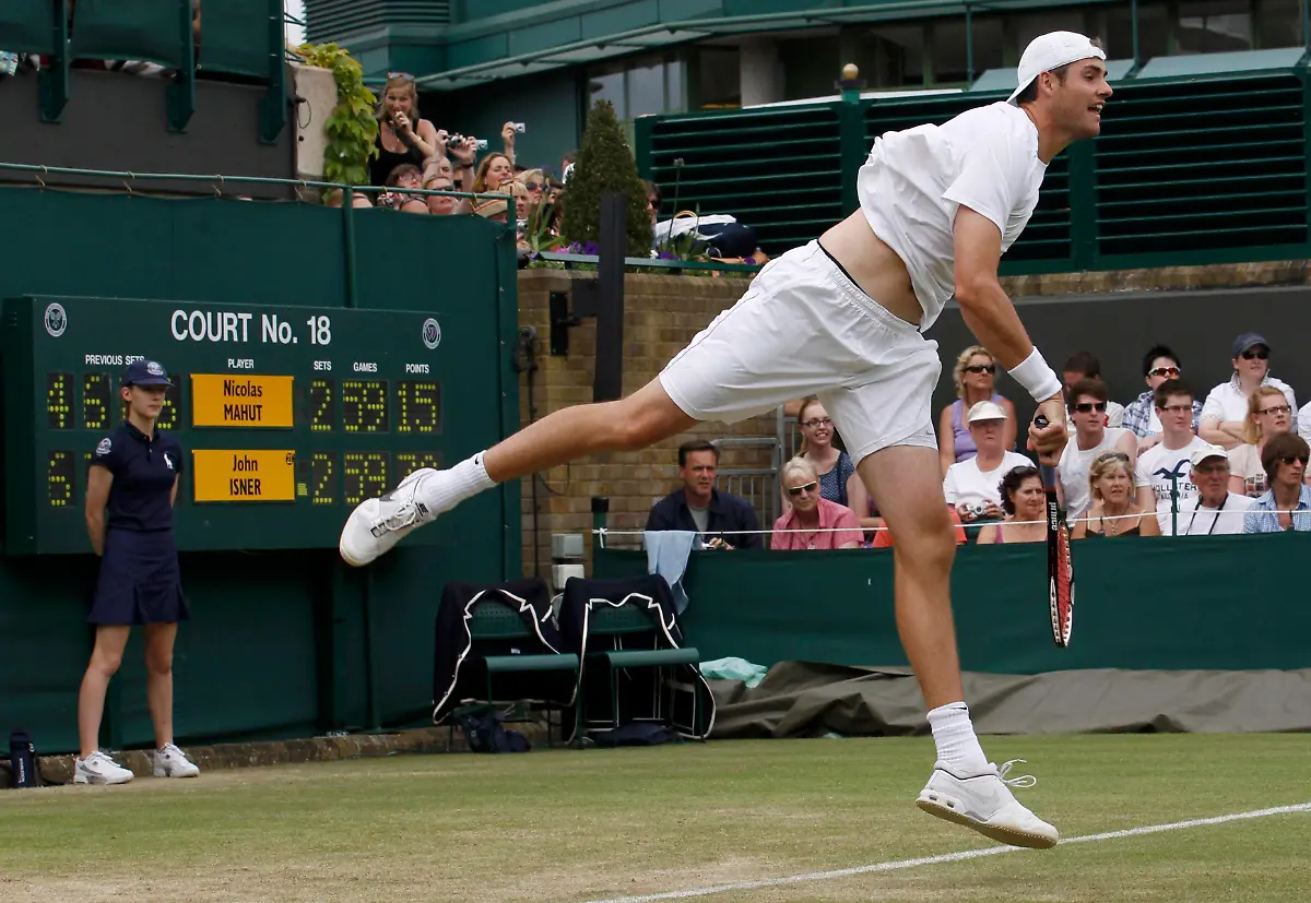 2010-06-24T150508Z-01-WIM97-RTRMDNP-3-TENNIS-WIMBLEDON-JPG8884138206714201369