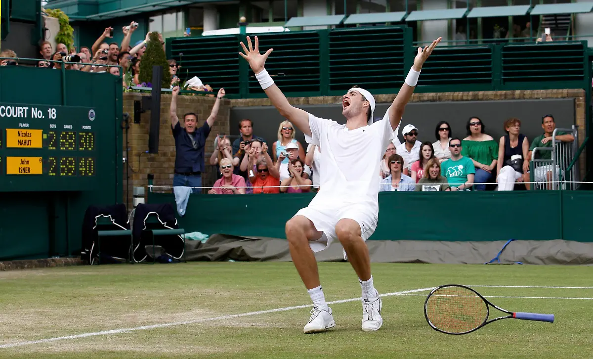 2010-06-24T155738Z-01-WIM124-RTRMDNP-3-TENNIS-WIMBLEDON-JPG3194791783495167622