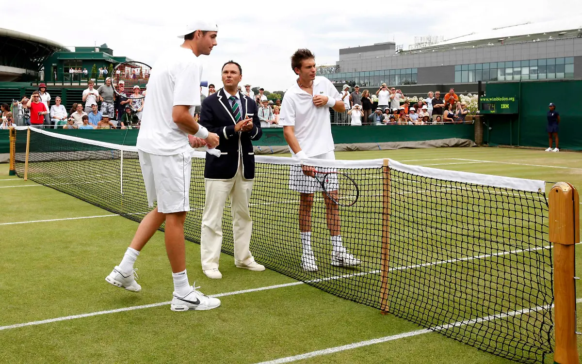 2010-06-24T151847Z-01-WIM106-RTRMDNP-3-TENNIS-WIMBLEDON-JPG6114444267414656091