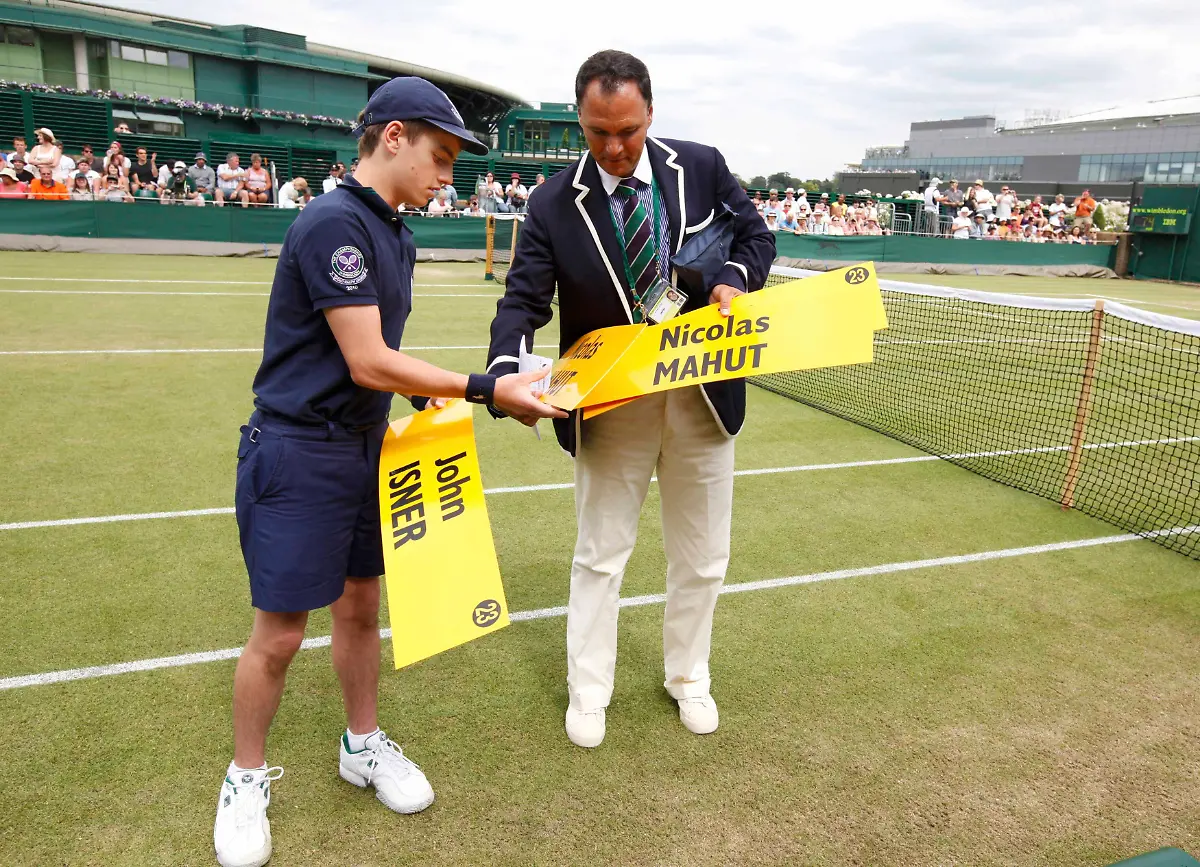 2010-06-24T150344Z-01-WIM96-RTRMDNP-3-TENNIS-WIMBLEDON-JPG4280485587836974936