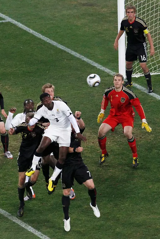 2010-06-23T190555Z-01-WC0690-RTRMDNP-3-SOCCER-WORLD-JPG2511972690058512640