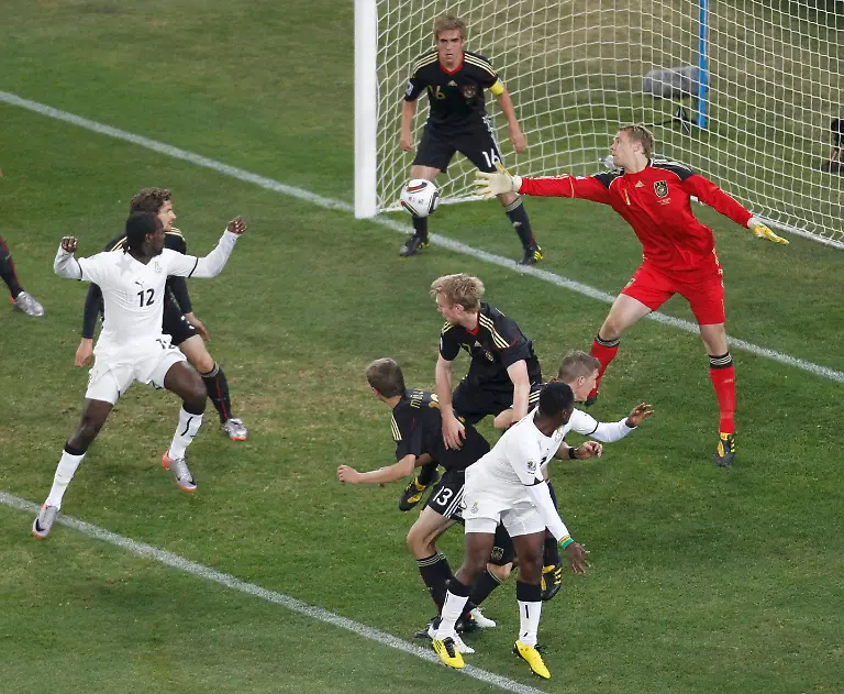 2010-06-23T190425Z-01-WC0689-RTRMDNP-3-SOCCER-WORLD-JPG7396360975207501900