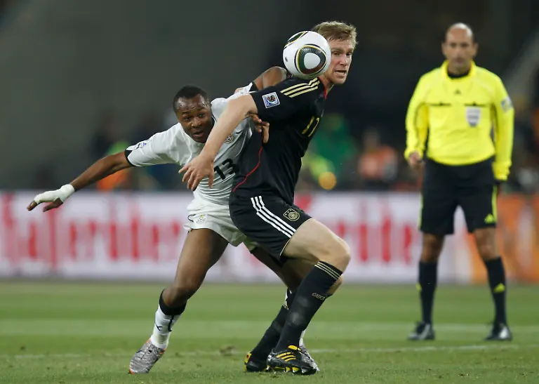 2010-06-23T185955Z-01-CLH148-RTRMDNP-3-SOCCER-WORLD-JPG6876757682456935313