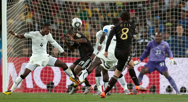 2010-06-23T195245Z-01-WC0706-RTRMDNP-3-SOCCER-WORLD-JPG5997457445278488856