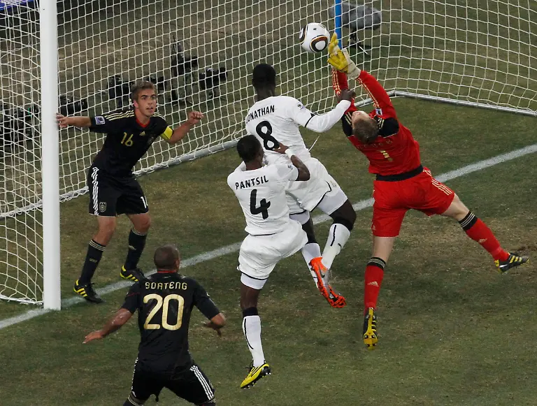 2010-06-23T195903Z-01-WCB145-RTRMDNP-3-SOCCER-WORLD-JPG3555759208651973703