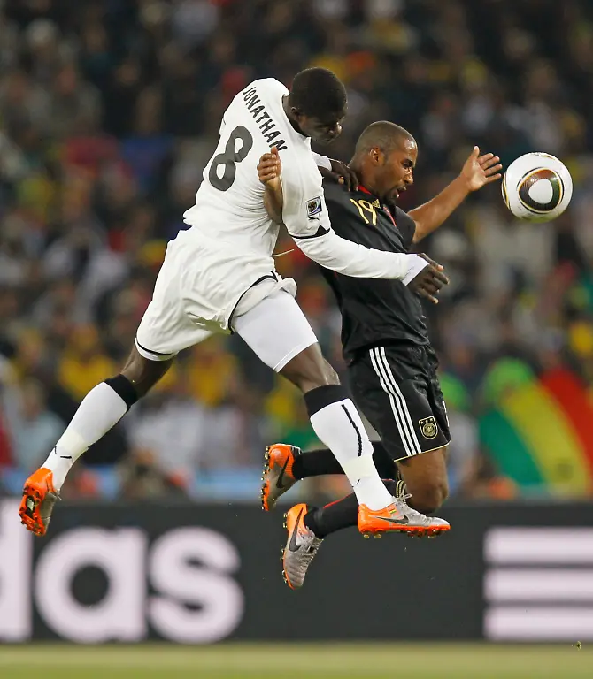 2010-06-23T185505Z-01-WC0684-RTRMDNP-3-SOCCER-WORLD-JPG6513664792236944584