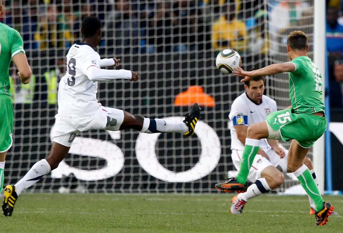 2010-06-23T145725Z-01-WCA438-RTRMDNP-3-SOCCER-WORLD-JPG1159105647336285447