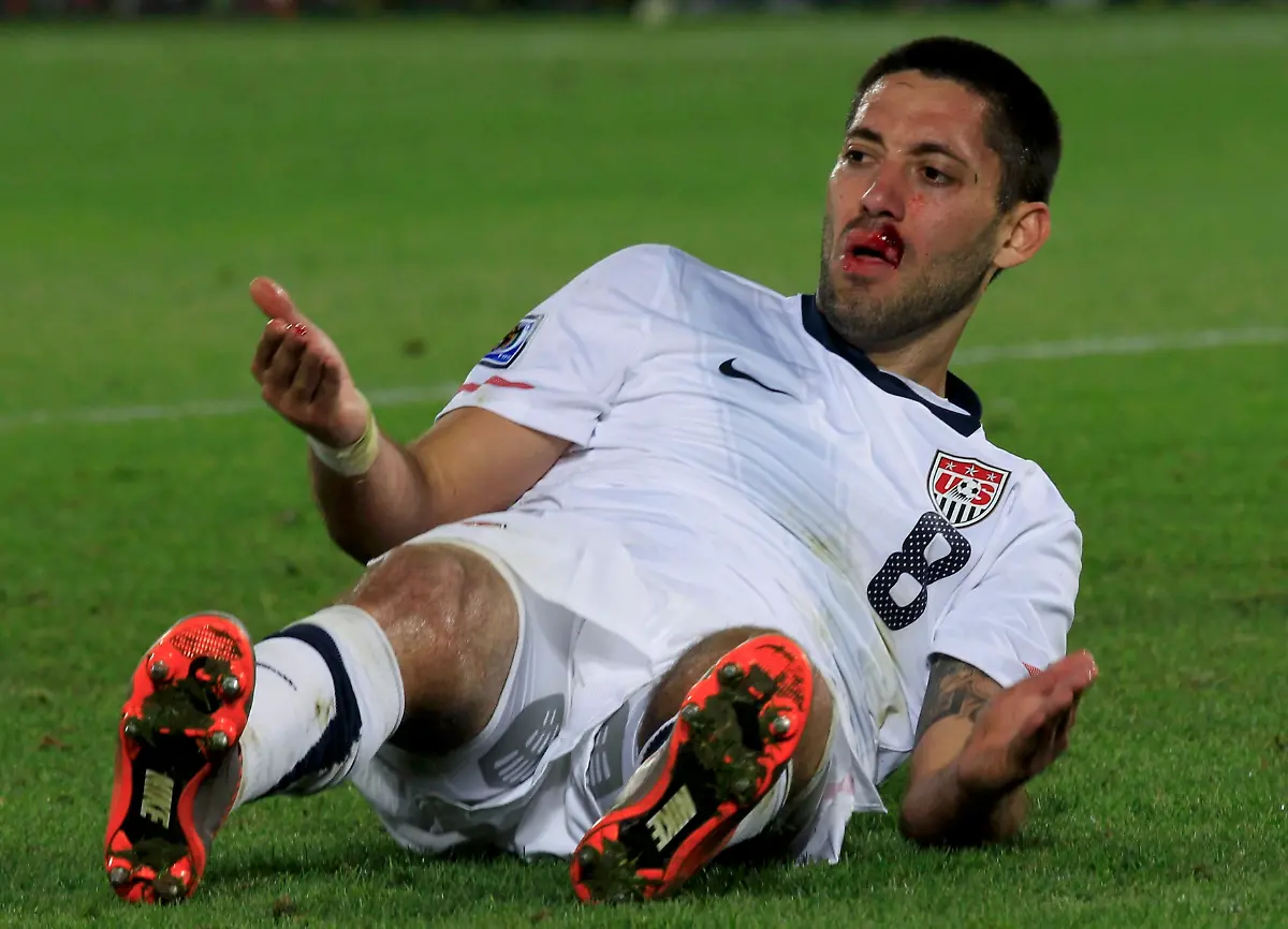 2010-06-23T154445Z-01-WCA458-RTRMDNP-3-SOCCER-WORLD-JPG382836460037476715