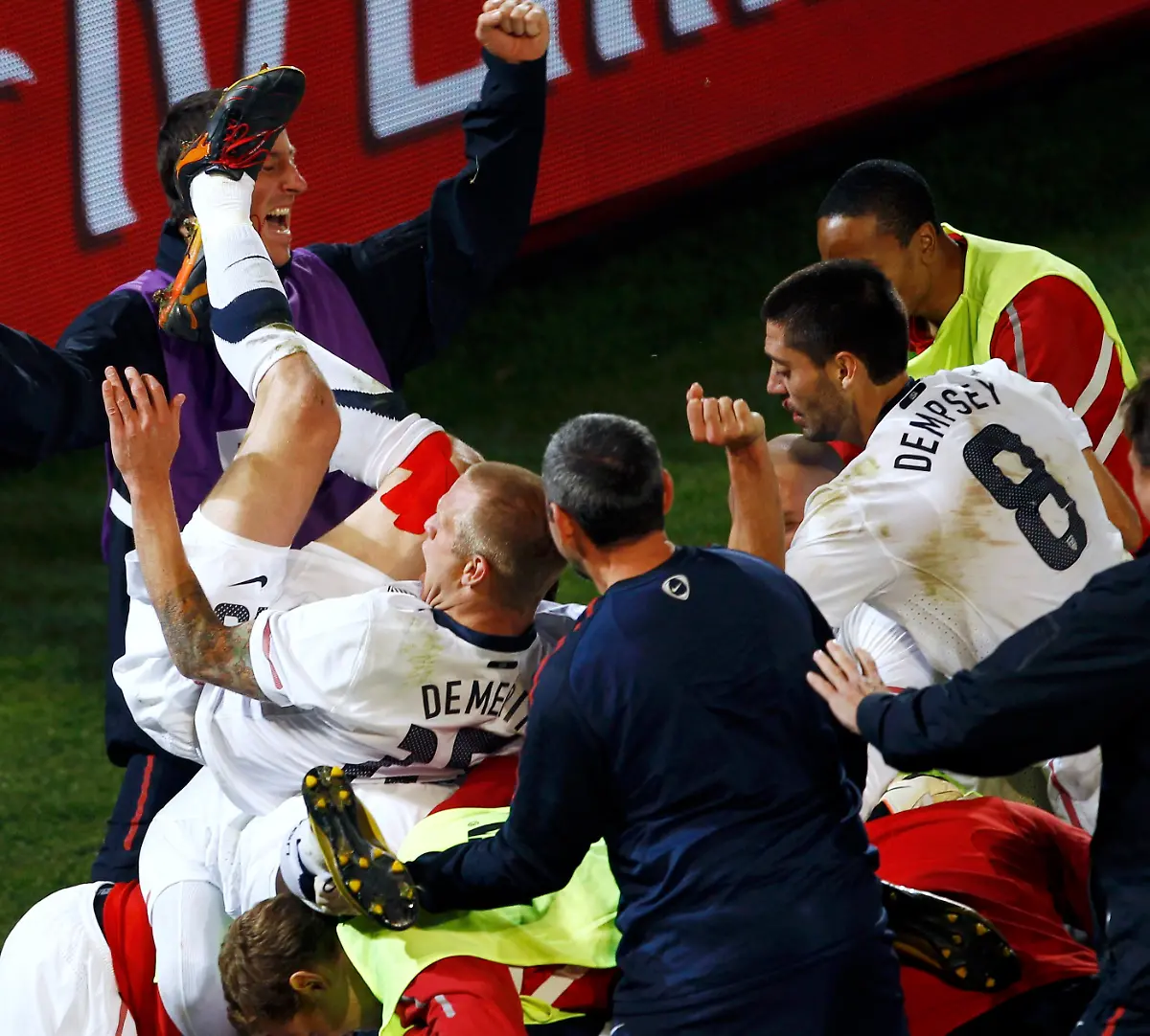 2010-06-23T155550Z-01-WCA371-RTRMDNP-3-SOCCER-WORLD-JPG3662894453589930594