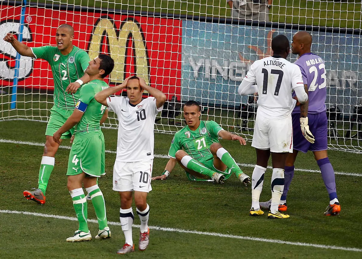 2010-06-23T144455Z-01-WCA330-RTRMDNP-3-SOCCER-WORLD-JPG6701754760206332210