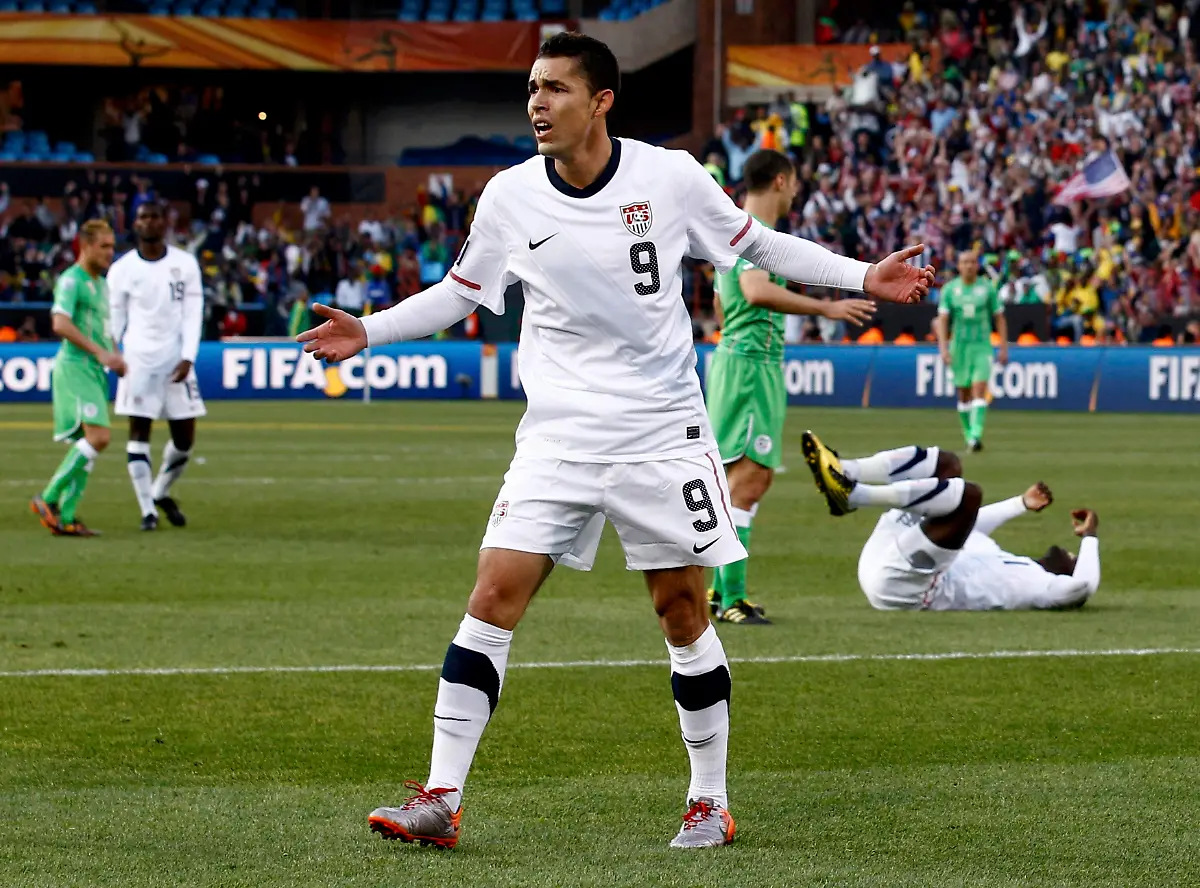 2010-06-23T142838Z-01-WCA425-RTRMDNP-3-SOCCER-WORLD-JPG4248406071574812317