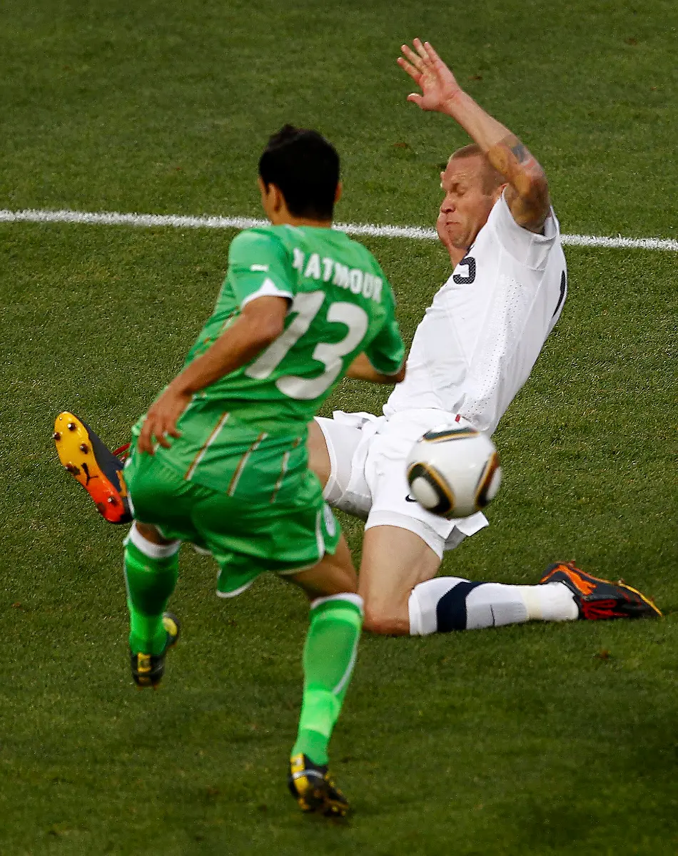 2010-06-23T144010Z-01-WCA327-RTRMDNP-3-SOCCER-WORLD-JPG1927186384847372626