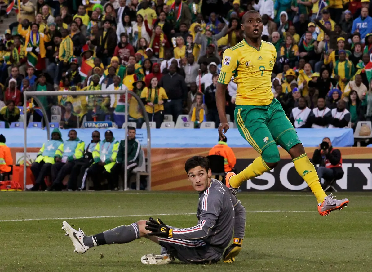 2010-06-22T152042Z-01-WCP644-RTRMDNP-3-SOCCER-WORLD-JPG2582318265832259764