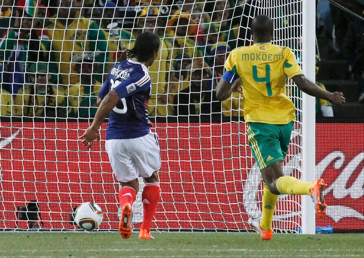 2010-06-22T154237Z-01-WC0540-RTRMDNP-3-SOCCER-WORLD-JPG8276495236092773372