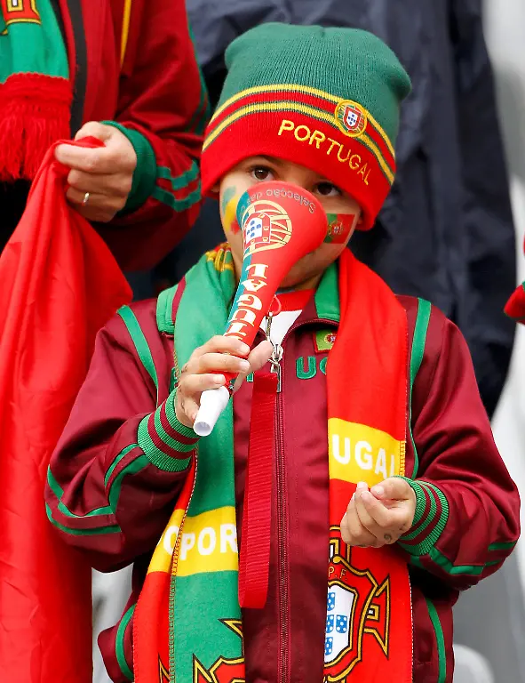 2010-06-21T112037Z-01-WCA202-RTRMDNP-3-SOCCER-WORLD-JPG3477748544869757219