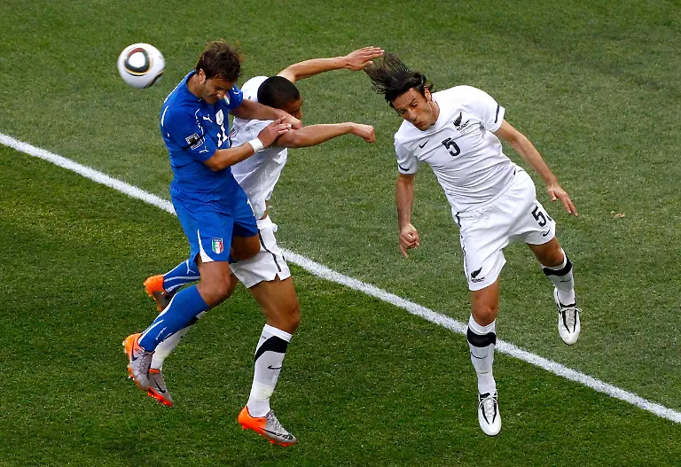 2010-06-20T154007Z-01-WCP395-RTRMDNP-3-SOCCER-WORLD-JPG7709499284550198597