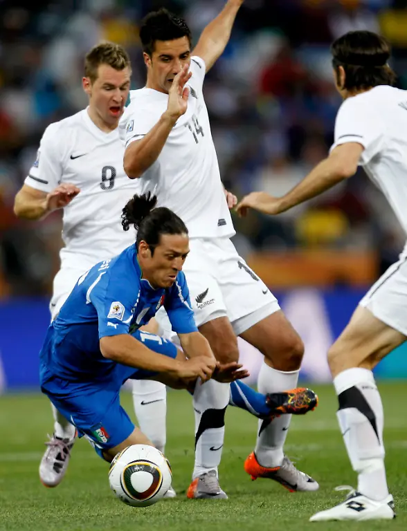 2010-06-20T151708Z-01-WCA448-RTRMDNP-3-SOCCER-WORLD-JPG3728683404776774025