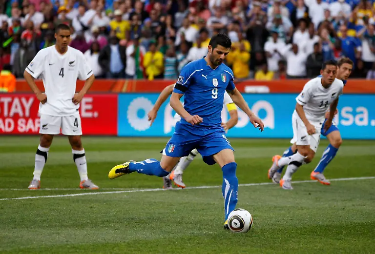 2010-06-20T144007Z-01-WCA433-RTRMDNP-3-SOCCER-WORLD-JPG6816881856191889240
