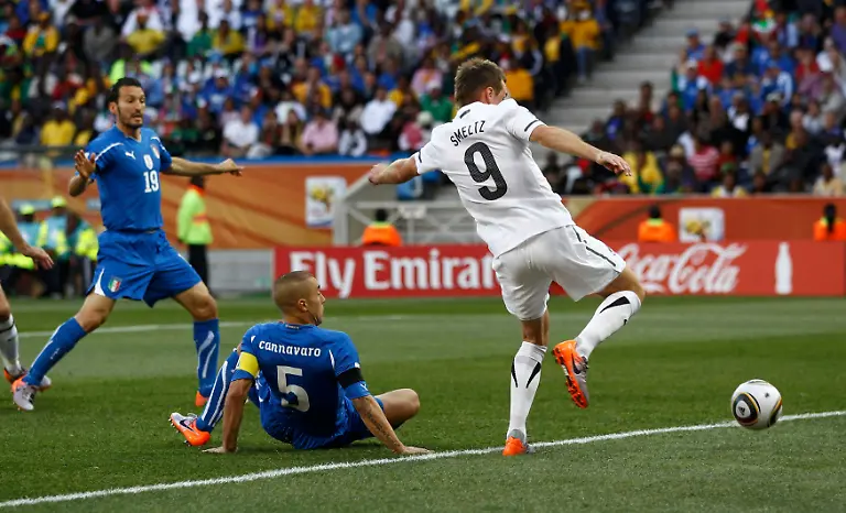 2010-06-20T141409Z-01-WCC561-RTRMDNP-3-SOCCER-WORLD-JPG6093887759579648135