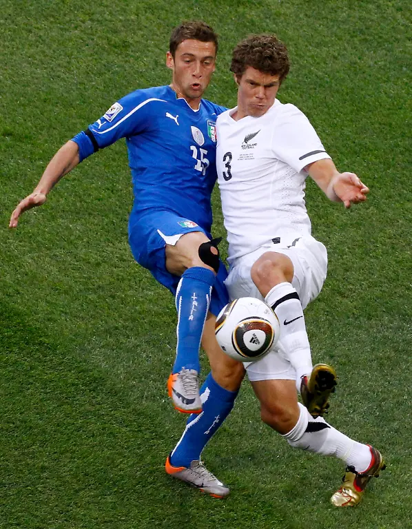 2010-06-20T145947Z-01-WCP373-RTRMDNP-3-SOCCER-WORLD-JPG2560689950115811171