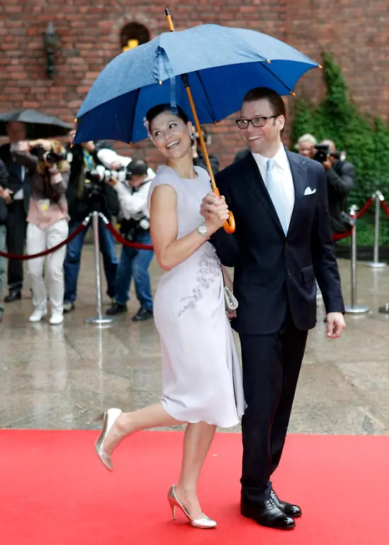 2010-06-18T154034Z-01-STO816-RTRMDNP-3-SWEDEN-ROYALS-WEDDING-JPG7670106583939980798