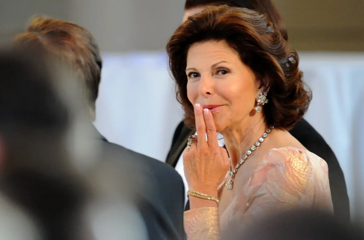 2rn65351-jpg266951975311304810