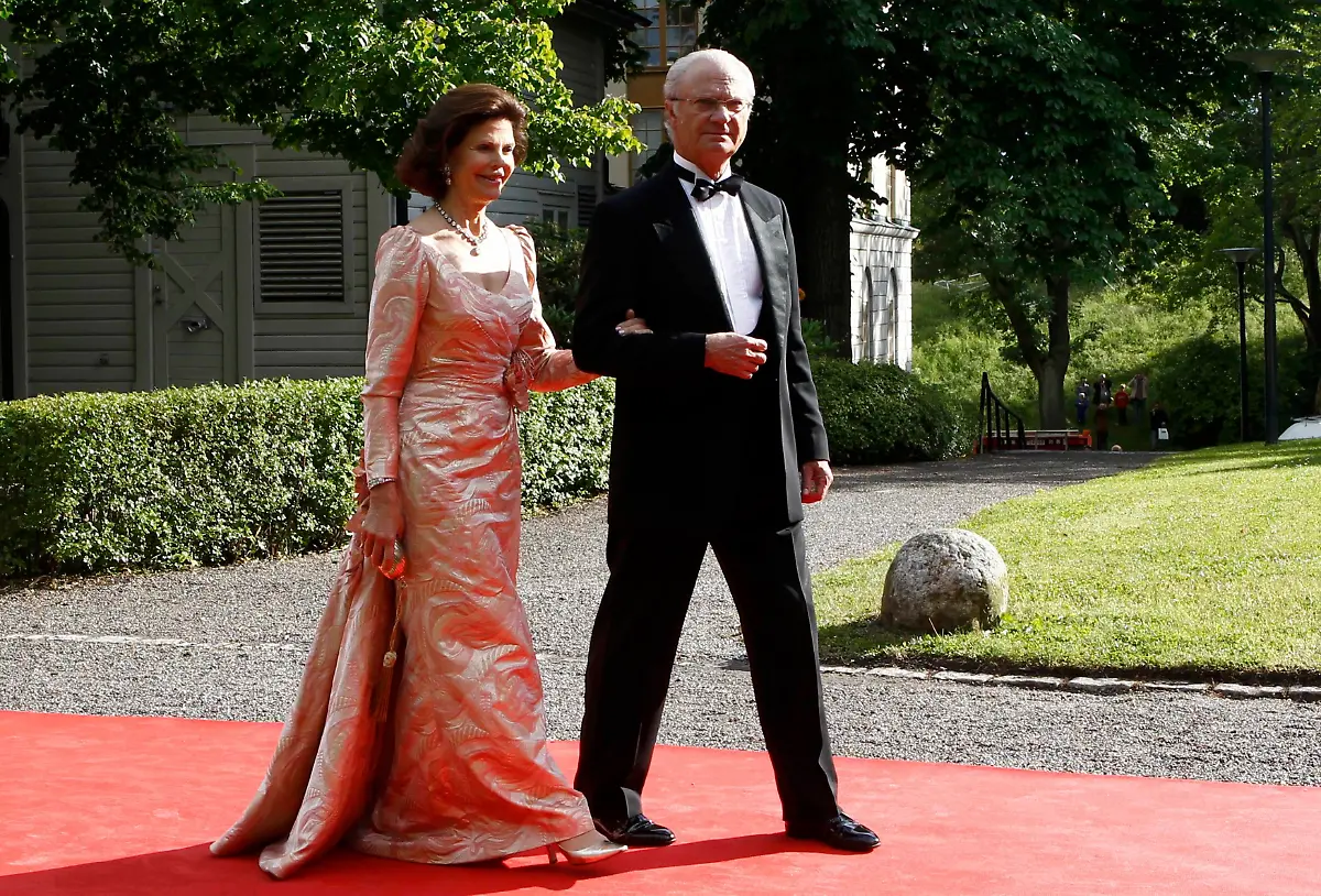 2010-06-18T173044Z-01-STO847-RTRMDNP-3-SWEDEN-ROYALS-WEDDING-JPG8203337937636290296