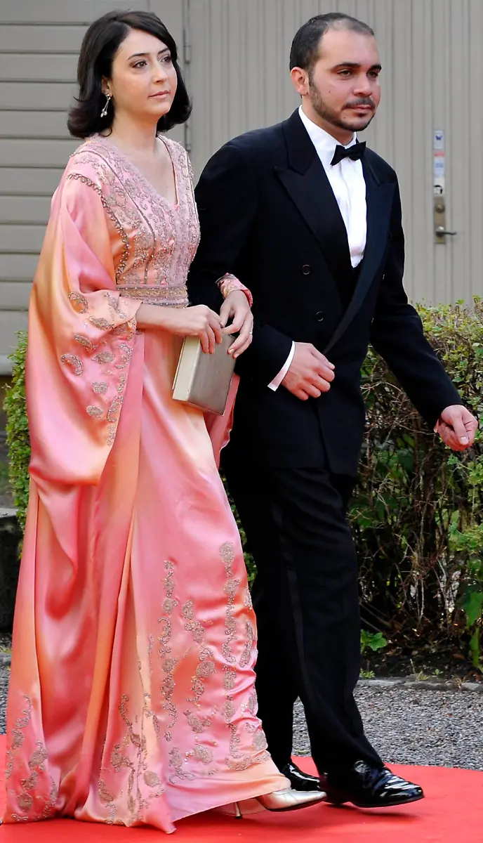 2010-06-18T180956Z-01-SIN602-RTRMDNP-3-SWEDEN-ROYALS-WEDDING-JPG4602050155344985336