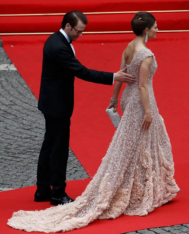 2010-06-18T182722Z-01-STO645-RTRMDNP-3-SWEDEN-ROYALS-WEDDING-JPG5365720688190703627