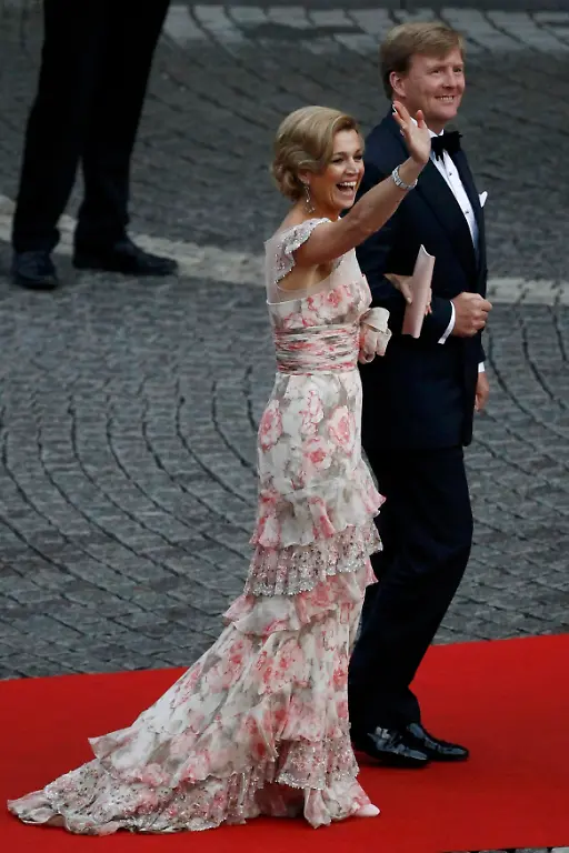 2010-06-18T185350Z-01-STO851-RTRMDNP-3-SWEDEN-ROYALS-WEDDING-JPG5899603263316086742