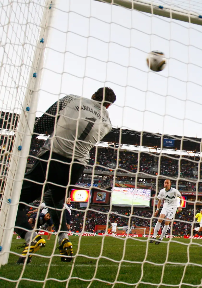 2010-06-18T151419Z-01-WCC516-RTRMDNP-3-SOCCER-WORLD-JPG2438449807516727501