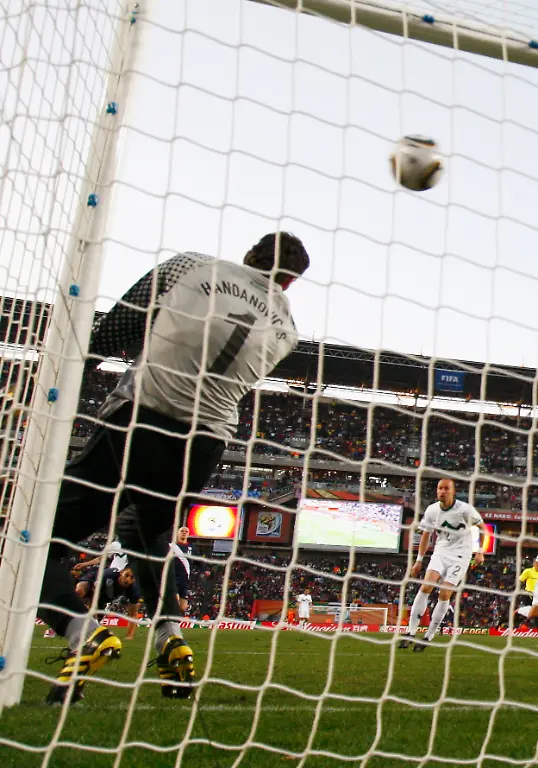 2010-06-18T151419Z-01-WCC516-RTRMDNP-3-SOCCER-WORLD-JPG2438449807516727501