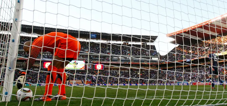 2010-06-18T145531Z-01-WCB421-RTRMDNP-3-SOCCER-WORLD-JPG1429772951820344562