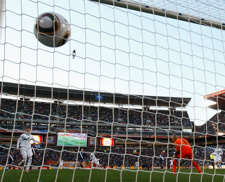 2010-06-18T141711Z-01-WCC502-RTRMDNP-3-SOCCER-WORLD-JPG4670103788339486138