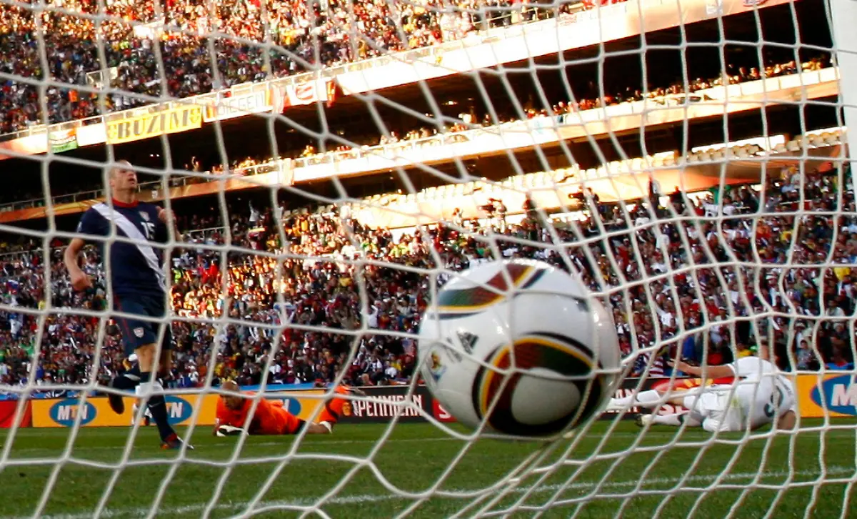 2010-06-18T145156Z-01-WCB419-RTRMDNP-3-SOCCER-WORLD-JPG8834806636206359317